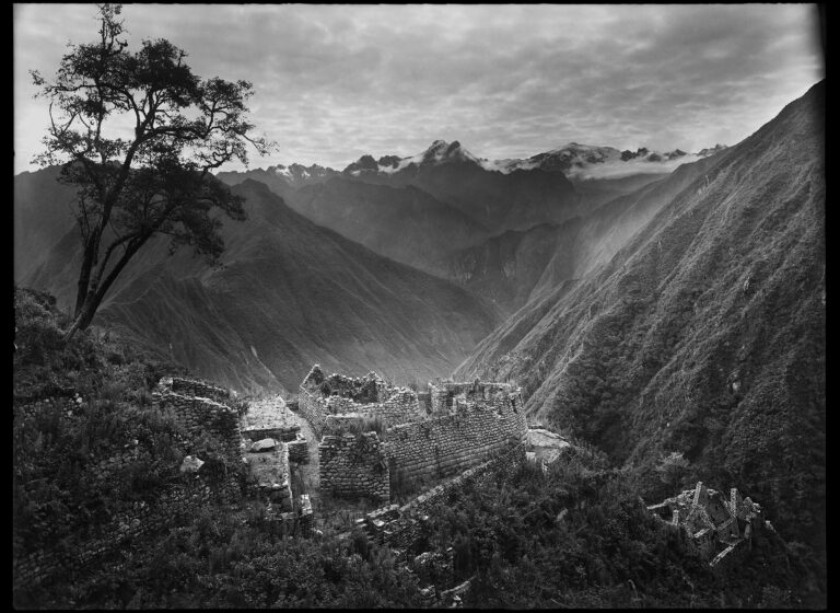 Martin Chambi, Senza titolo, Winay Wayna, 1941 circa © Asociación Martin Chambi