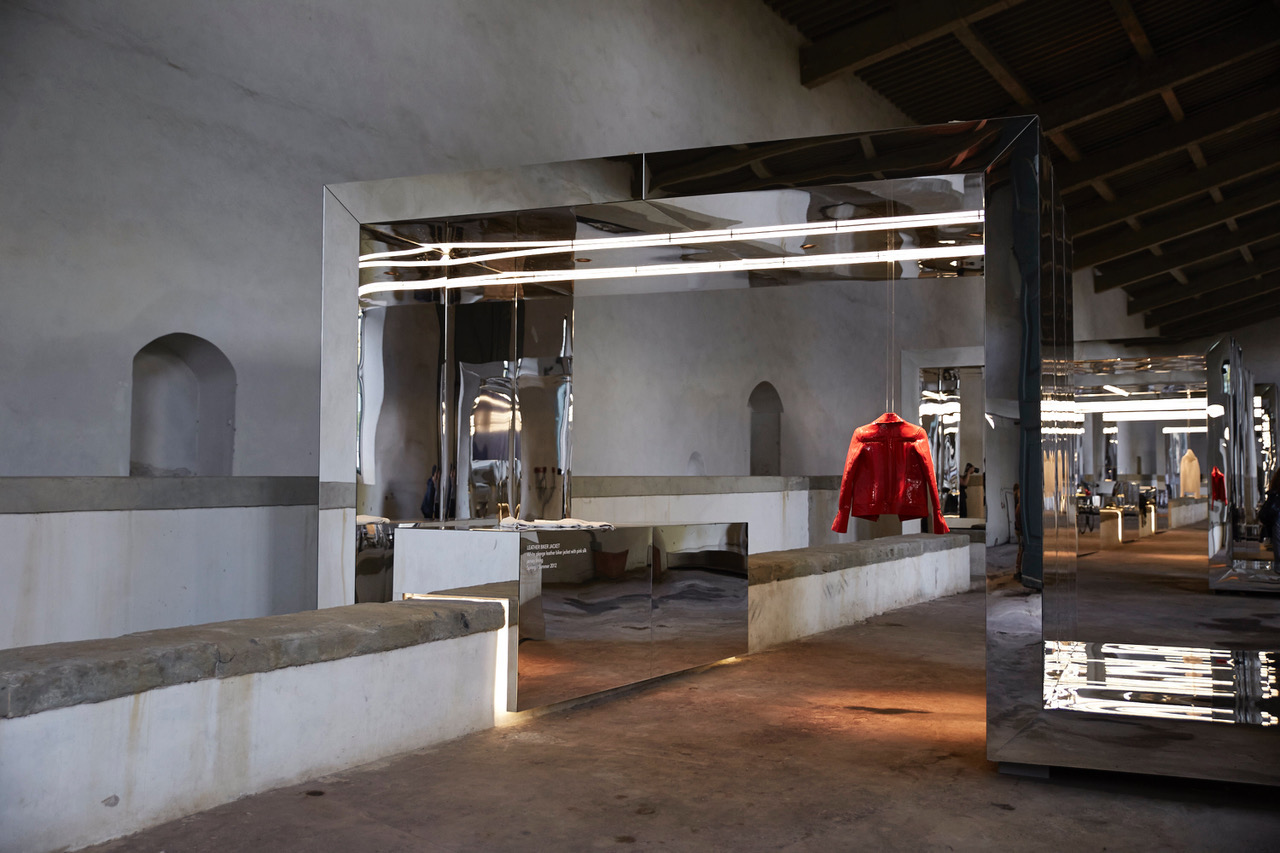 Mernoosh Khadivi, Installazione per Pitti (Thomas Tait)