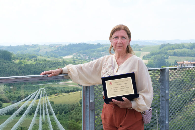 Monica Lugas, Pallium, installazione site specific, 2023. Belvedere, San Martino Alfieri. Photo Mattia Gaido