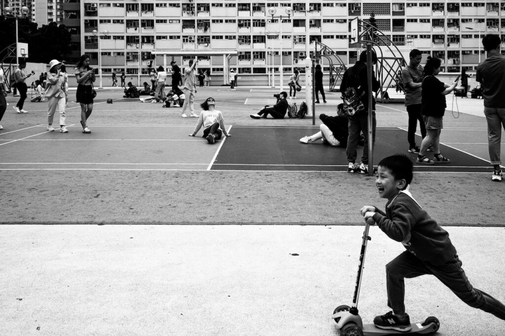 A Milano la mostra di Tanzini sui travel influencer Artribune