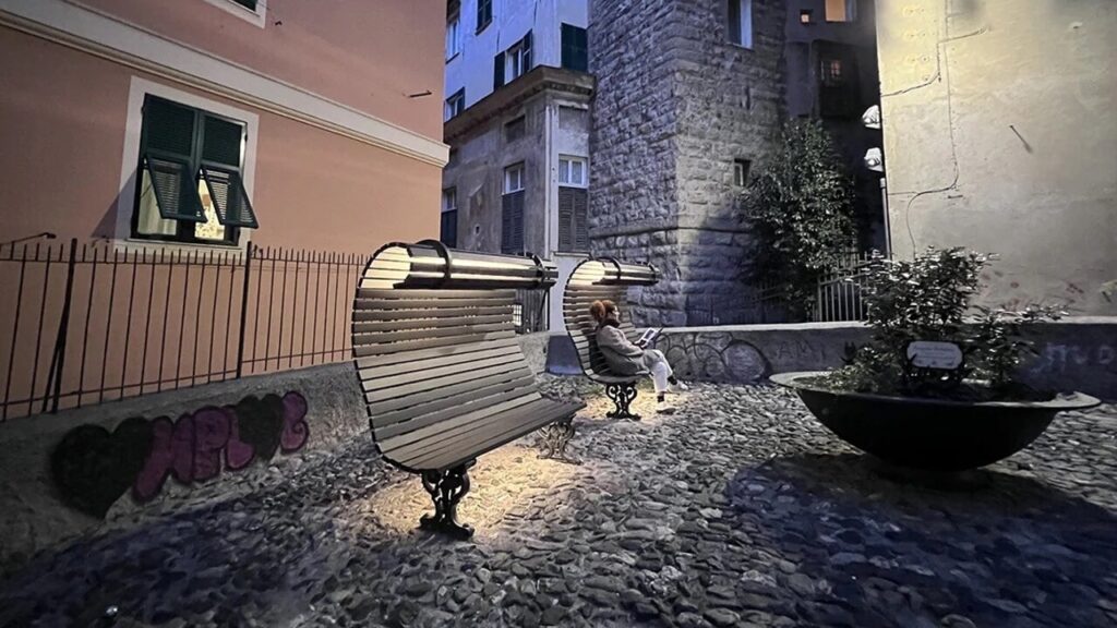 A Genova le panchine illuminate per la lettura e la rigenerazione urbana