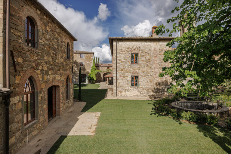 Pierattelli Architetture, esterni relais Pieve Aldina, Chianti. Photo Iuri Niccolai