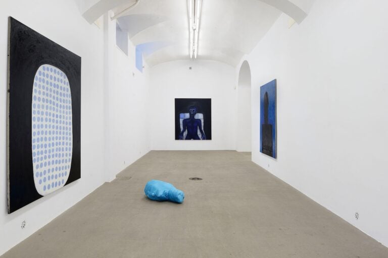 Raphaela Simon, Blaue Nacht, installation view Fondazione Giuliani, Roma, 2023. Photo Roberto Apa