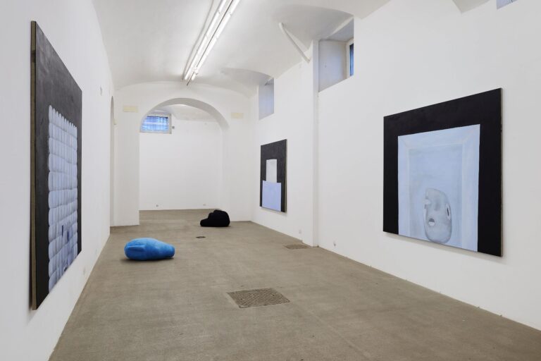 Raphaela Simon, Blaue Nacht, installation view Fondazione Giuliani, Roma, 2023. Photo Roberto Apa