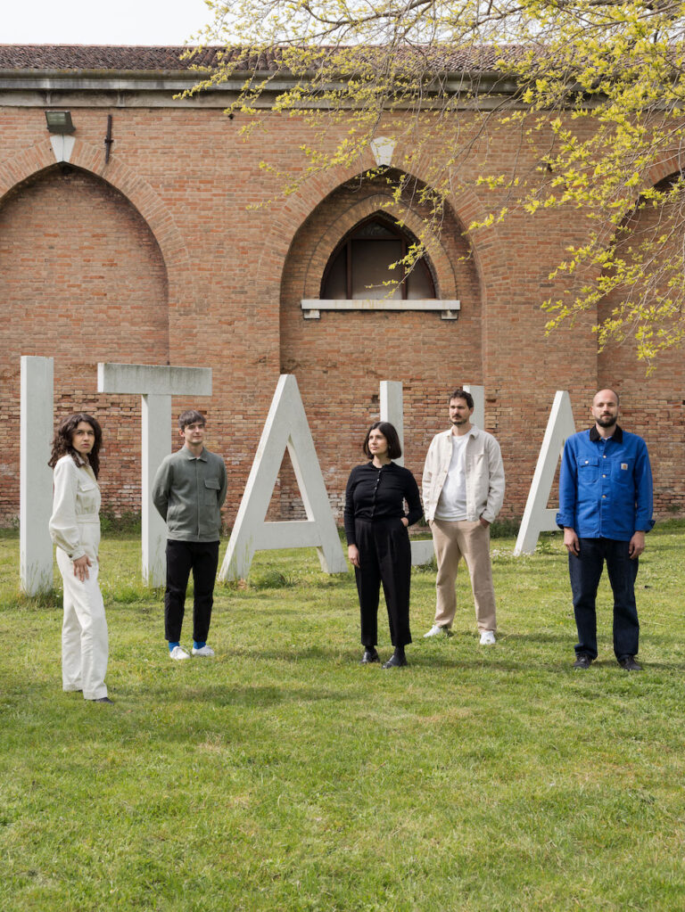 Ritratto di Fosbury Architecture, Padiglione Italia, 18° Mostra Internazionale di Architettura - La Biennale di Venezia, 2023. Courtesy of © Fosbury Architecture. Photo Giacomo Bianco