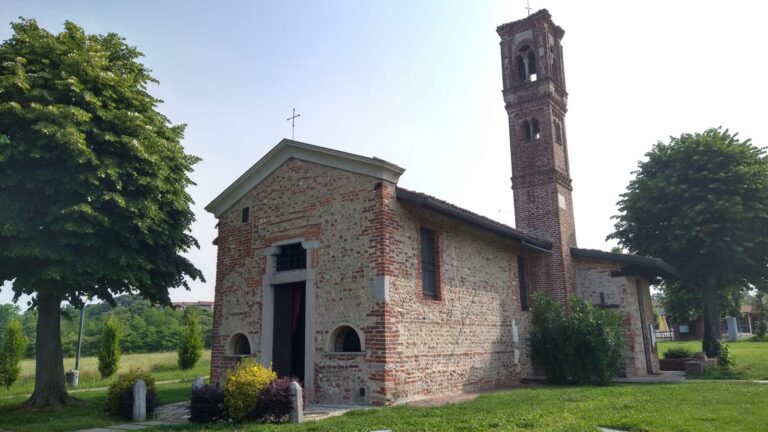 Santa Maria in Binda a Nosate, esterno. Photo Michele Moscardin