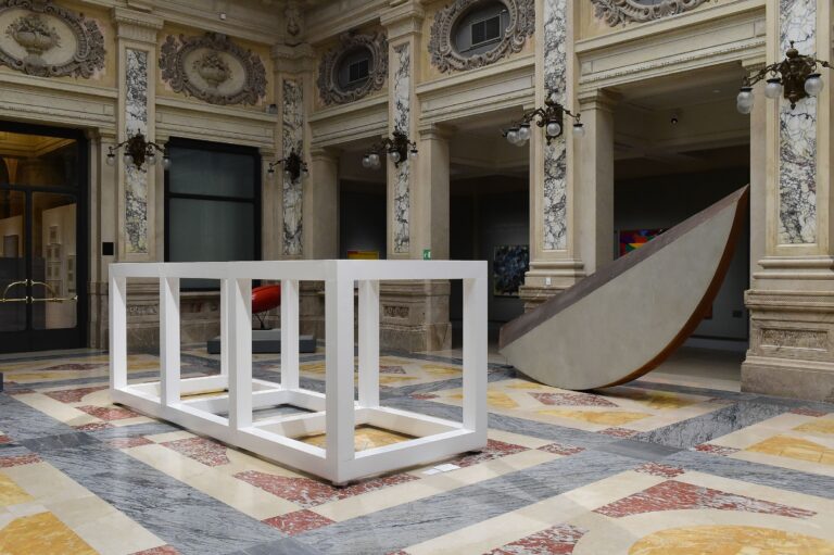 Una collezione inattesa. Viaggio nel contemporaneo tra pittura e scultura, installation view at Gallerie d'Italia, Milano, 2023. Photo Roberto Serra