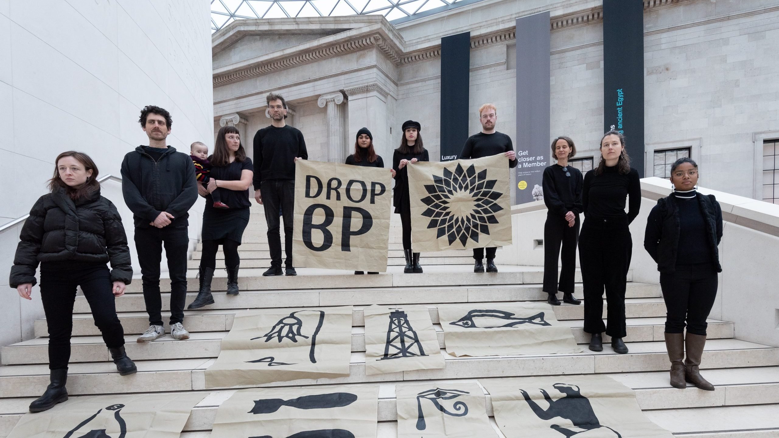 Una protesta del gruppo BP or Not BP? al British Museum. Photo Ron Fassbender