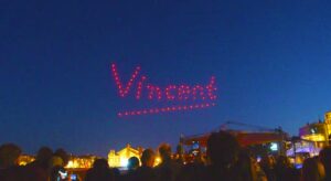 Il Van Gogh Museum celebra i suoi 50 anni con uno spettacolo di 200 droni luminosi