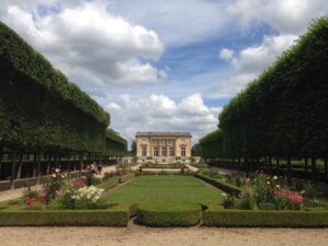 Nuove iniziative per l’estate a Versailles: la storia dei profumi e imparare a produrli