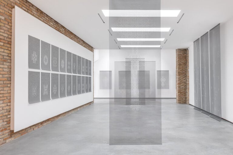 Aldo Grazzi, Evanescenze, installation view at Spazio Berlendis, Venezia, 2023. Photo Enrico Fiorese