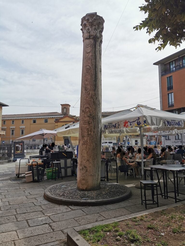 Colonna del Diavolo, Piazza Sant'Ambrogio, Milano