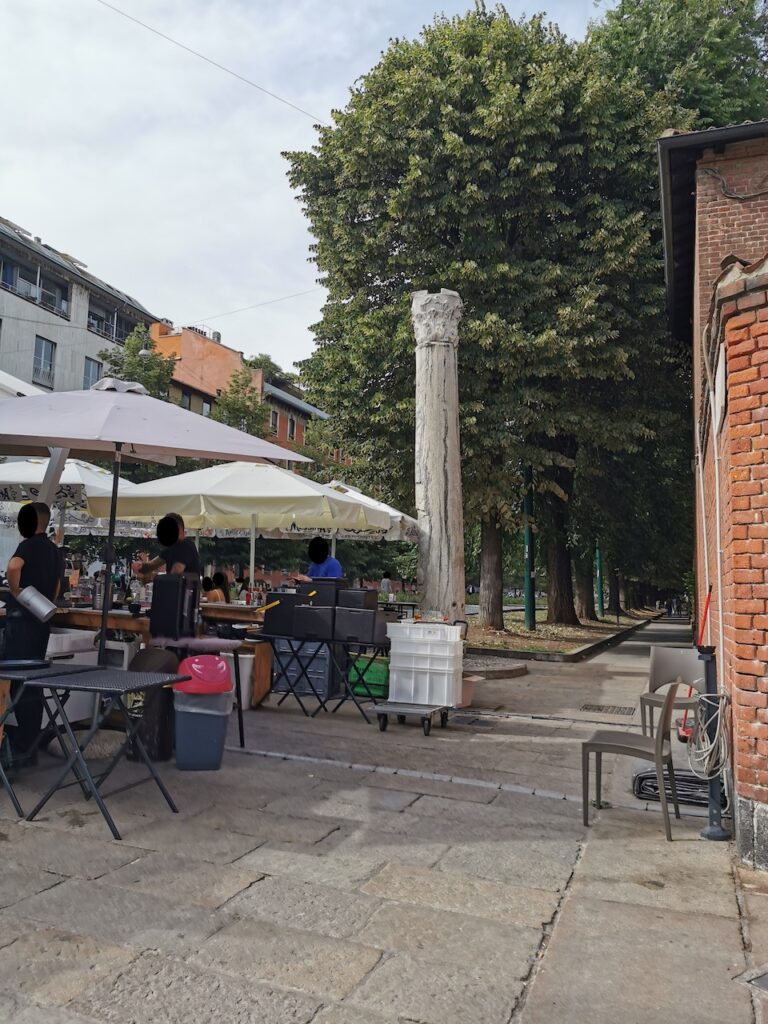 Colonna del Diavolo, Piazza Sant'Ambrogio, Milano