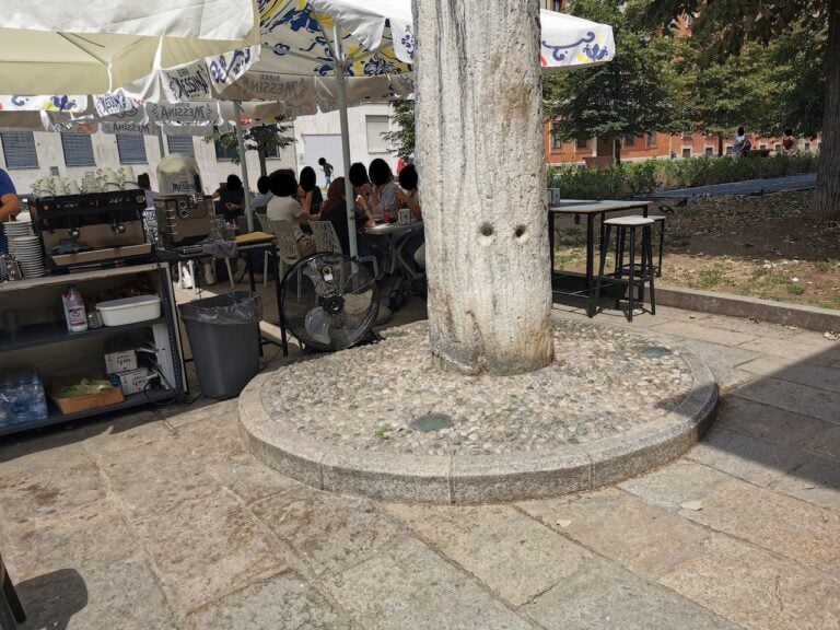 Colonna del Diavolo, Piazza Sant'Ambrogio, Milano