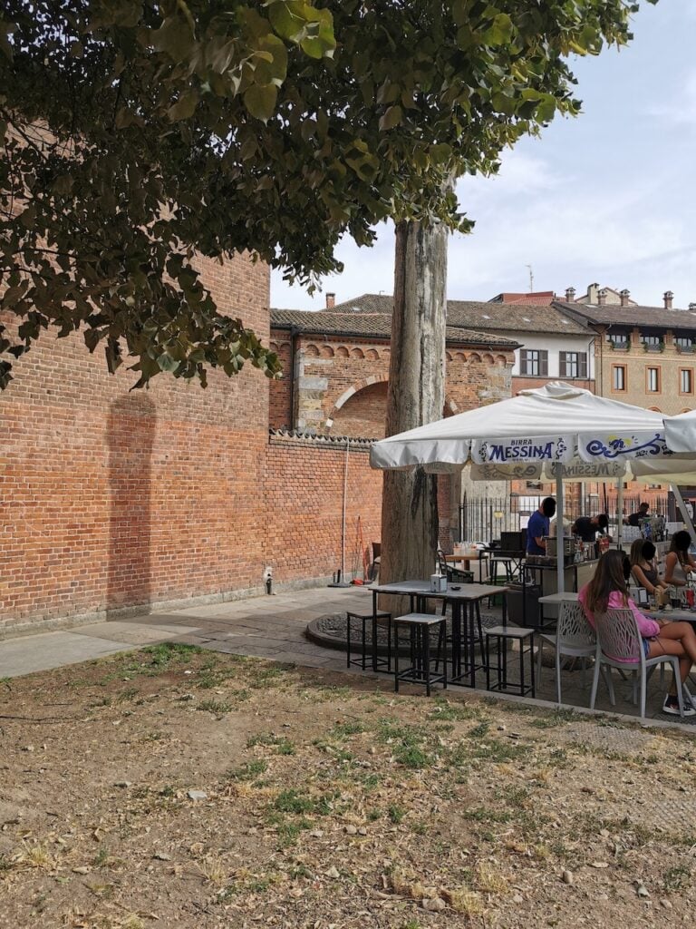 Colonna del Diavolo Piazza SantAmbrogio Milano Colonna del Diavolo. Un monumento di Milano da scoprire e riqualificare urgentemente