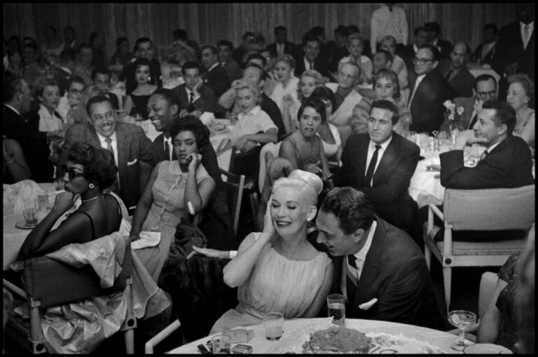 Elliott Erwitt, Cab Calloway (background, left), Las Vegas, Nevada, USA, 1957 © Elliott Erwitt/Magnum Photos