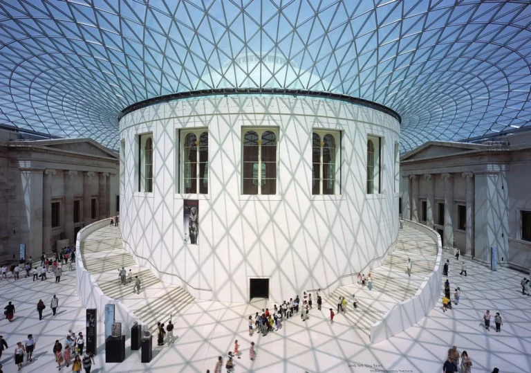 Il British Museum di Londra organizza il suo Gala di beneficenza come il Metropolitan. Con lo zampino della moda (e Miuccia Prada)