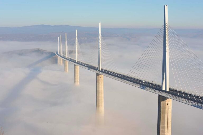 Foster + Partners, le Viaduc de Millau, Millau (France), 1993 - 2004 Photo © Ben Johnson