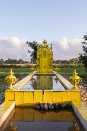 In Maremma il monumentale Fontanile in ceramica dell’artista Giuseppe Ducrot