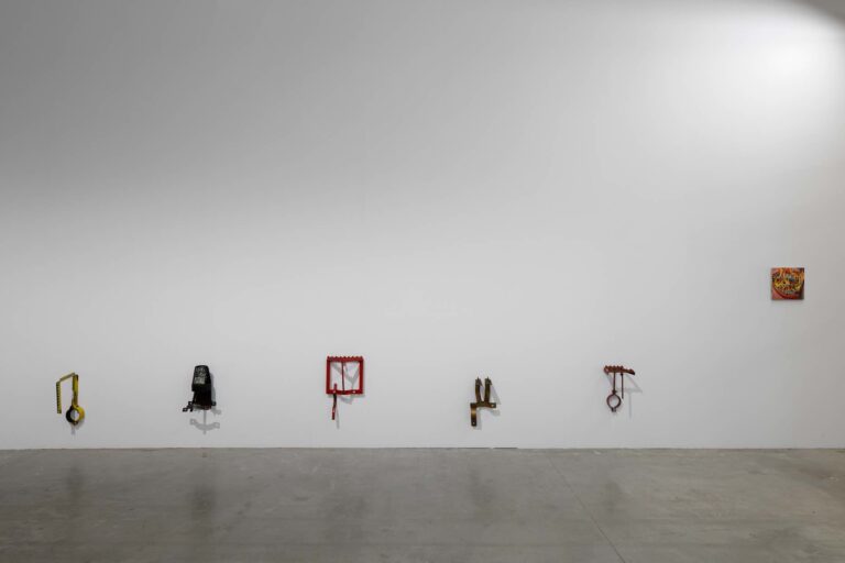 Il morso delle termiti, installation view at Palais de Tokyo, Parigi, 2023. Photo Aurélien Mole