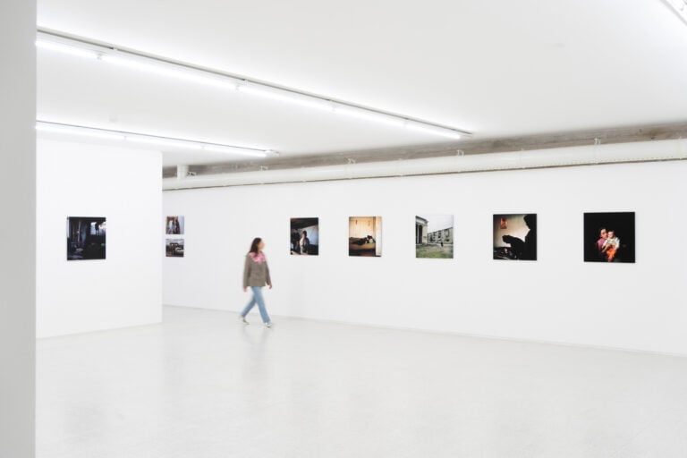 Ivor Prickett, No Home from War. Tales of Survival and Loss, exhibition view at Collezione Maramotti, Reggio Emilia, 2023. Photo Masiar Pasquali