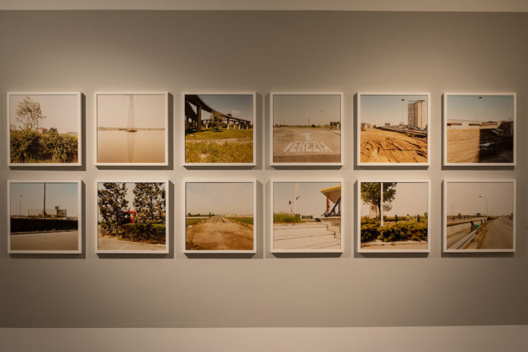 L’Italia è un desiderio. Fotografie, Paesaggi e Visioni (1842-2022). Le Collezioni Alinari e Mufoco, installation view at Scuderie del Quirinale, Roma, 2023