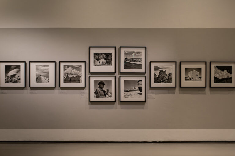 L’Italia è un desiderio. Fotografie, Paesaggi e Visioni (1842-2022). Le Collezioni Alinari e Mufoco, installation view at Scuderie del Quirinale, Roma, 2023