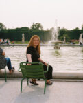 La curatrice Annabelle Ténèze al Jardin des Tuileries. Photo: Marion Berrin for Paris+ par Art Basel. Courtesy: Paris+ par Art Basel