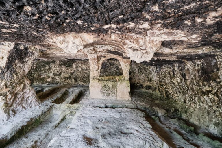 La necropoli La Salata, Puglia