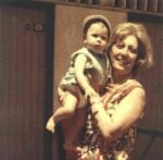 Maria Grazia Calandrone in braccio alla madre adottiva Ione, 1965