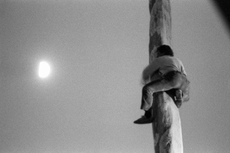 Mario Dondero, L'uomo che voleva raggiungere la luna, Festa del maggio, Accettura, Lucania, 1994