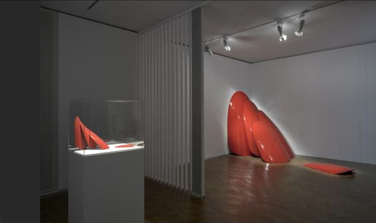 Martin Margiela, Red Nails, 2019. Courtesy l'artista & Zeno X Gallery. Photo Pierre Antoine