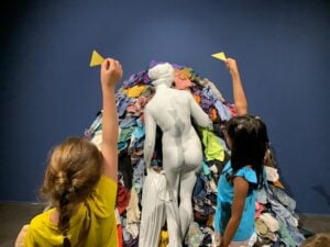 Come si allestisce una mostra che parla a tutti? L’esempio di Pistoletto a Roma