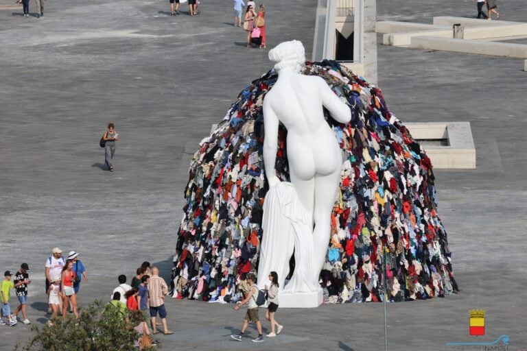 Michelangelo Pistoletto, Venere degli stracci, Piazza Municipio, Napoli, 2023. Photo sito web Comune di Napoli