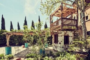 Se visiti il padiglione Vaticano alla Biennale Architettura scopri un giardino nascosto