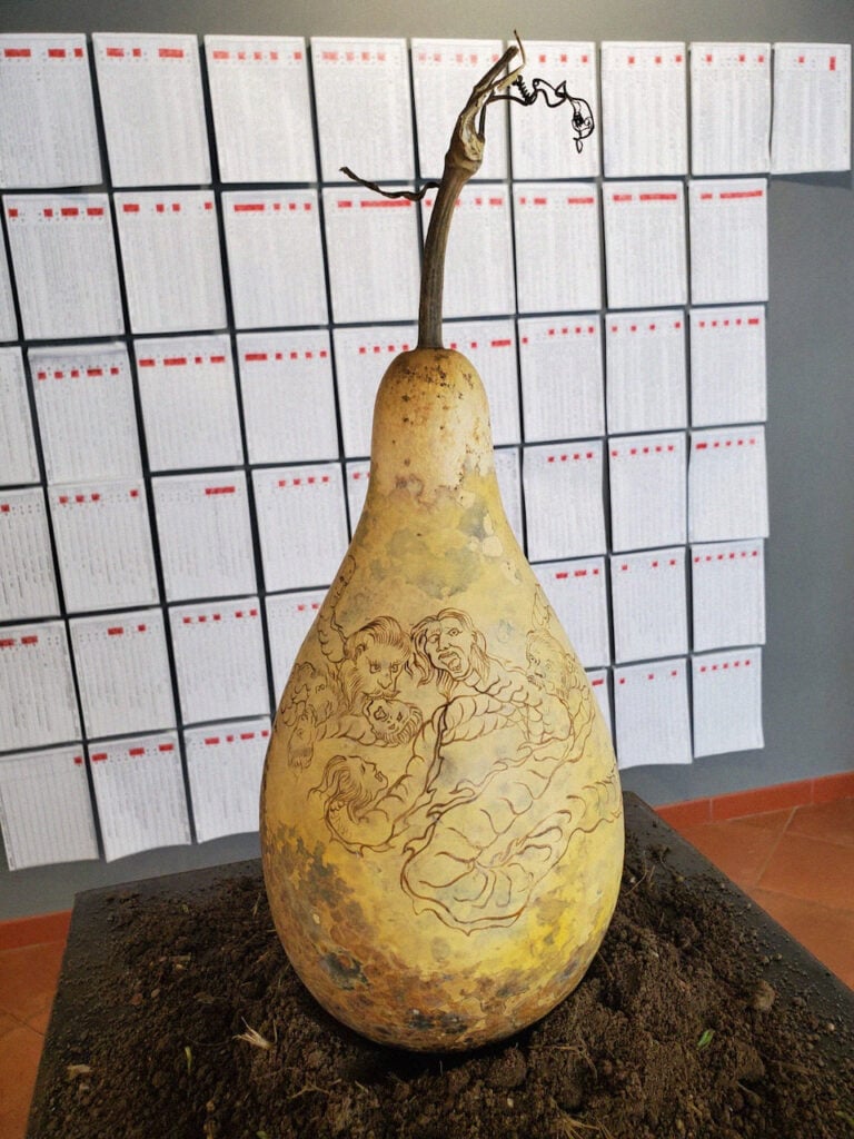 Peng Shuai Paolo, Hólu, zucca dipinta e installazione, 2023