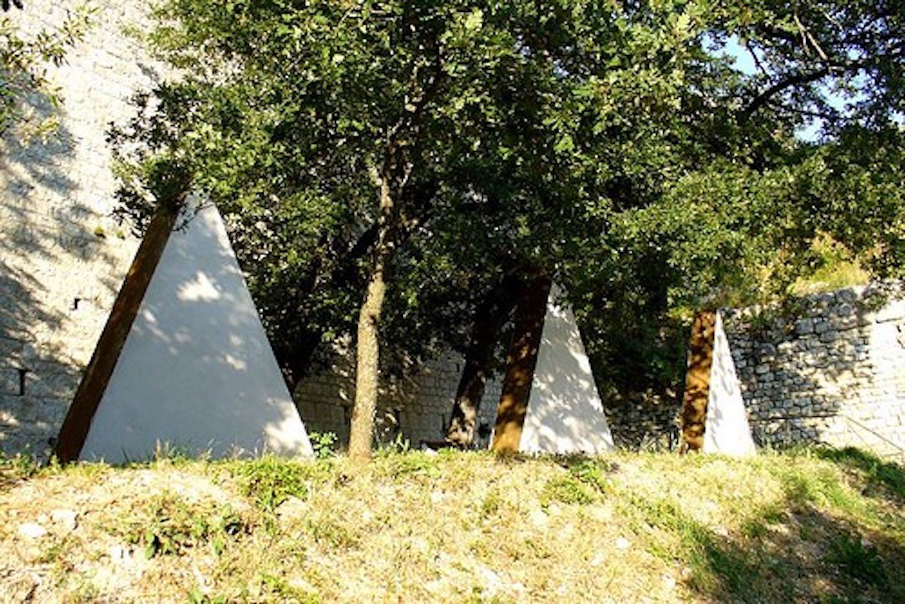 Sculture di Mauro Staccioli, Parco Ranghiasci, Gubbio