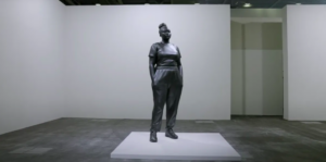 La statua della ragazza nera a Rotterdam e il dibattito sull’anti-monumentalismo
