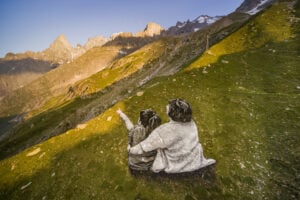 La nuova grande opera di Saype ai piedi del Monte Bianco