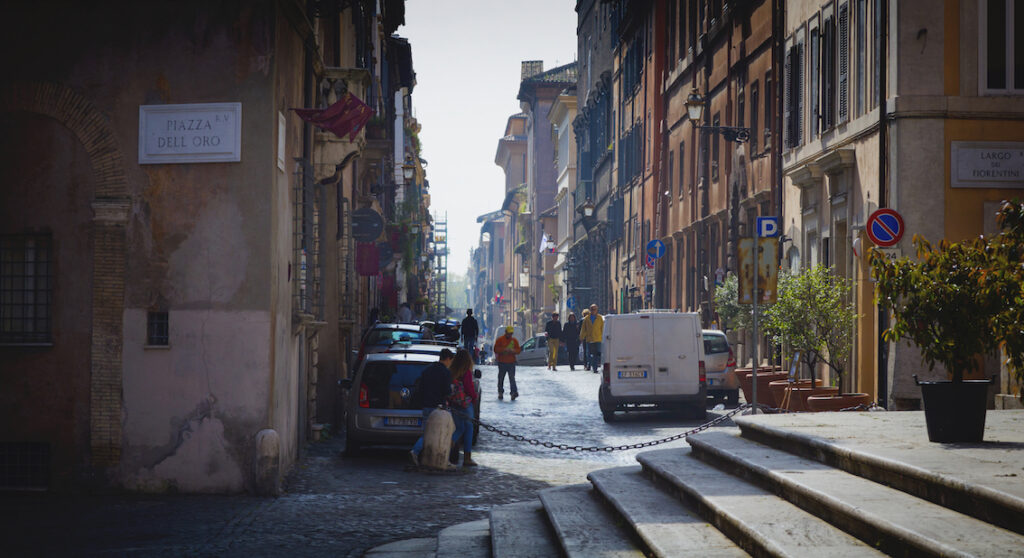 Via Giulia Roma L’importante galleria internazionale Tim Van Laere apre una sede a Roma