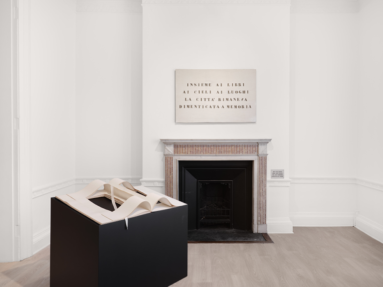 Vincenzo Agnetti, Tempo e Memoria, installation view at Cardy Gallery, Londra, 2023. Photo Eva Herzog