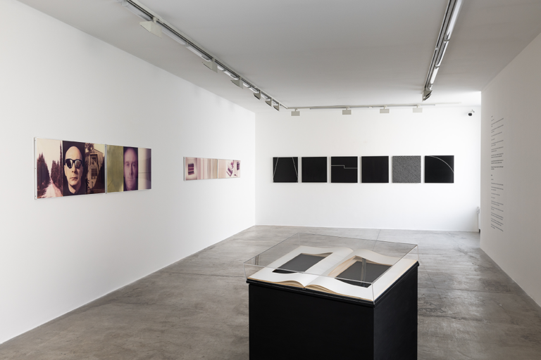 Vincenzo Agnetti, Tempo e Memoria, installation view at Cardy Gallery, Milano, 2023. Photo Gianluca Di Ioia