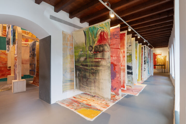 Vivian Suter. Home, installation view at GAMeC Bergamo, 2023. Photo Lorenzo Palmieri. Courtesy GAMeC - Galleria d'Arte Moderna e Contemporanea di Bergamo