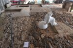 Wal, Giocoliere, 2012, Fiberglass verniciata e ferro smaltato, cm 95 x 172 x 95