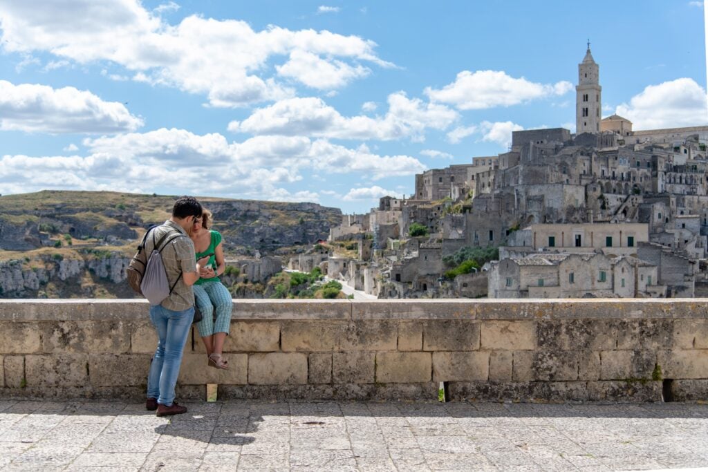 Viaggiare come atto culturale, economico e civile. Arriva una nuova newsletter di Artribune sul turismo