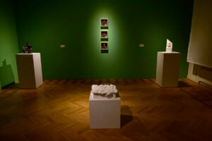 A Carrara la mostra di allieva e maestro a confronto sulla scultura