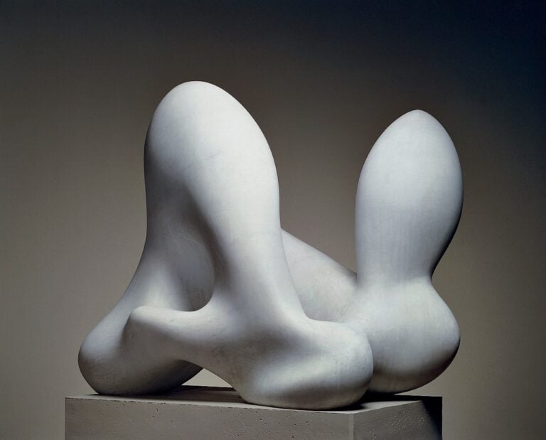 Arp Jean Hans, Femme paysage, 1966, marmo bianco di Carrara, Collezione Intesa Sanpaolo © Archivio Patrimonio Artistico Intesa Sanpaolo. Photo Mario Carrieri © Jean Arp, by SIAE 2023