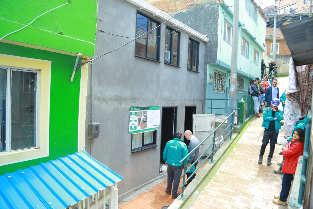 Bogota, Las Terrazas housing upgrading (City Hall Bogota)