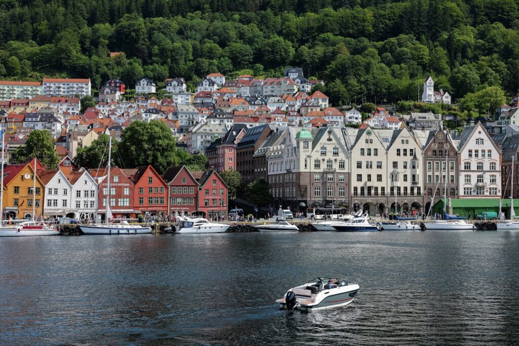 Bryggen, l’antico molo Patrimonio UNESCO. Photo Visit Bergen / Mathias Falcone - visitBergen.com
