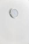 Carmela De Falco, Clock n. 1, 2022. Orologio in funzione, vetro sabbiato, 30x30x4 cm. Courtesy l’artista